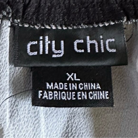 City Chic Off Shoulder Floral Blouse Top Black XL (US 22) Plus Ruffle Sleeve NWT - Picture 6 of 9